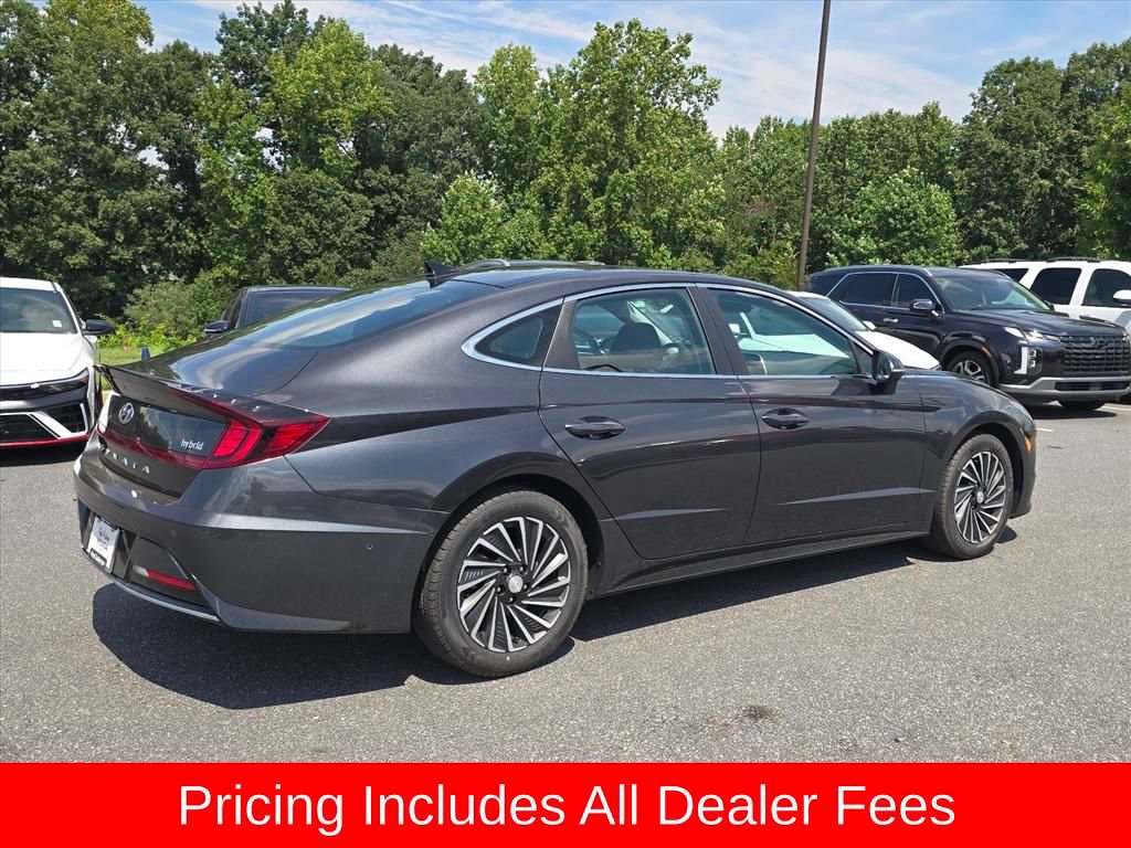 Used 2023 Hyundai Sonata Limited w/ Cargo Package FWD image 3