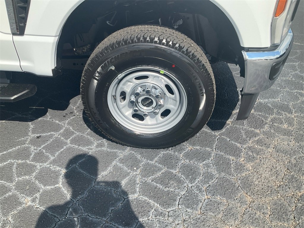 New 2026 Ford F250 XL w/ FX4 Off-Road Package image 11