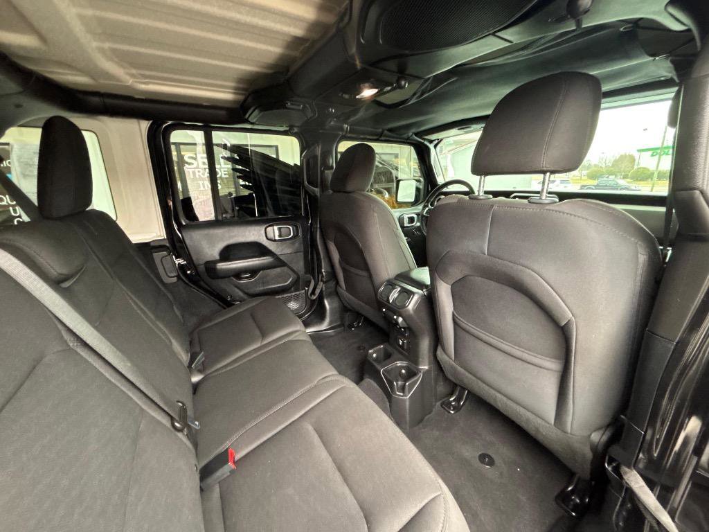 Used 2018 Jeep Wrangler Unlimited Sahara w/ Uconnect 4C Nav & Sound Group AWD/4WD image 29