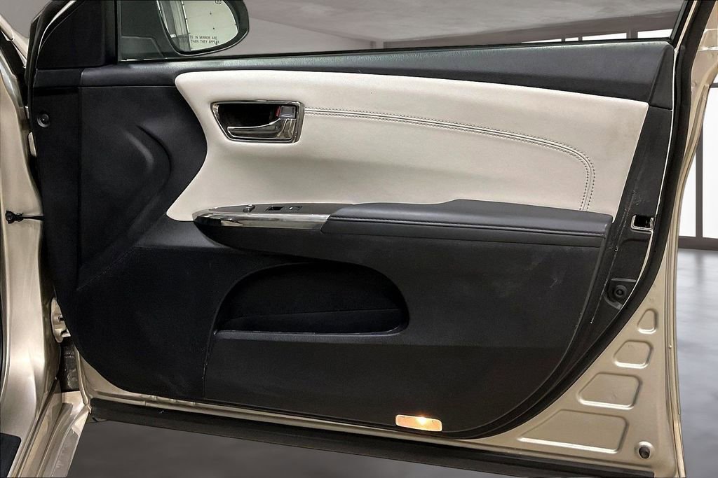 Used 2016 Toyota Avalon XLE Plus FWD image 27