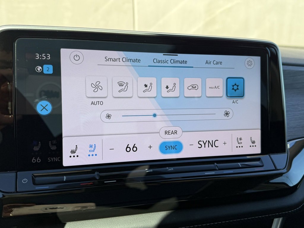 Used 2025 Volkswagen Atlas SEL image 10