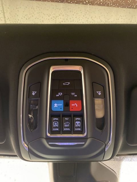 Used 2023 Jeep Grand Cherokee Limited w/ Luxury Tech Group II image 18