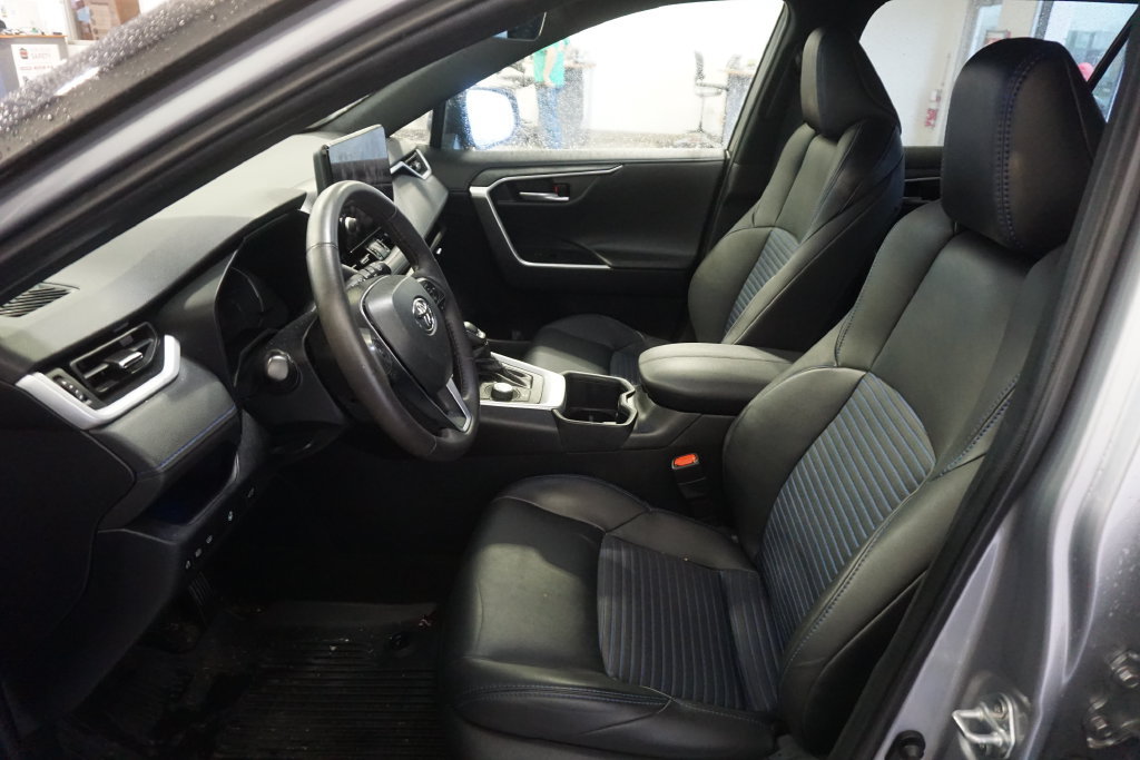 Used 2023 Toyota RAV4 XSE w/ XSE Grade Weather Package AWD/4WD image 18