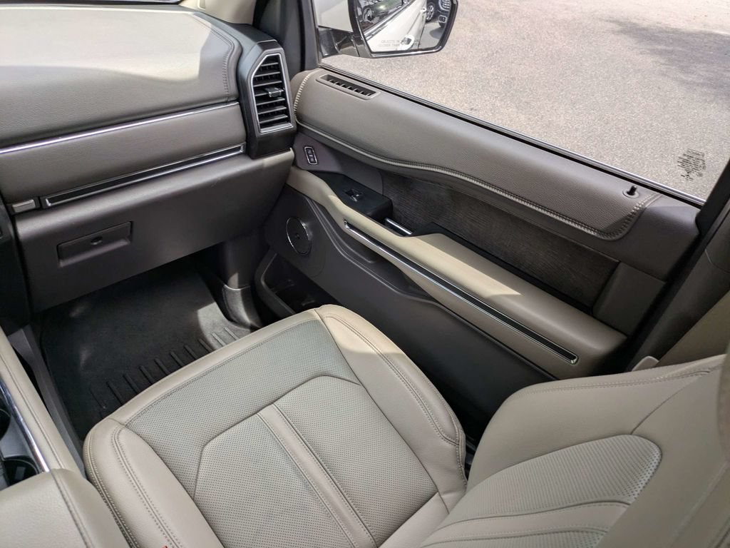 Used 2021 Ford Expedition Limited RWD image 18