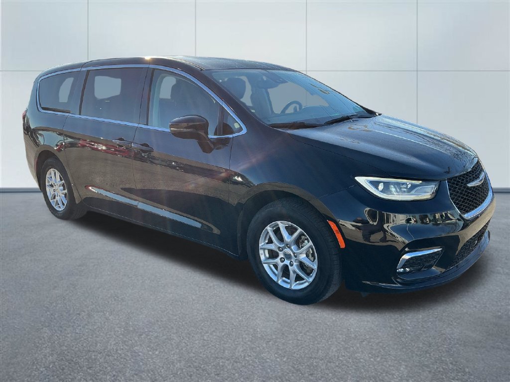 Used 2024 Chrysler Pacifica Touring-L FWD image 7