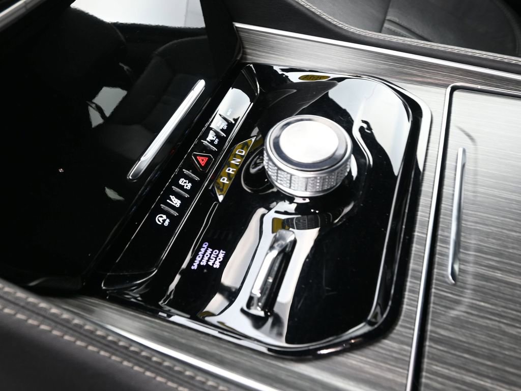 Used 2024 Jeep Wagoneer L Series II w/ Flexible Seating Group image 16