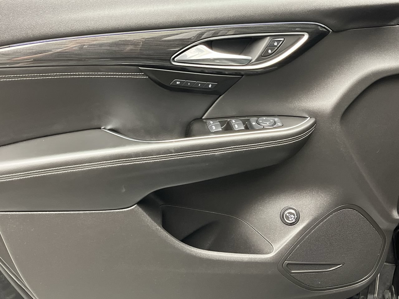 Certified 2021 Buick Envision Essence w/ Sport Touring Package AWD/4WD image 8