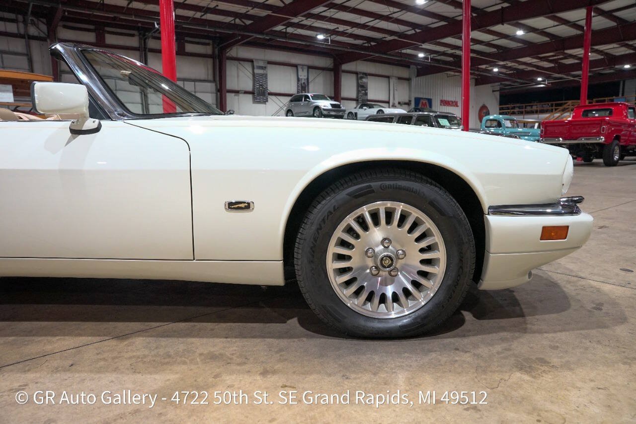 Used 1995 Jaguar XJS V12 Convertible RWD image 11