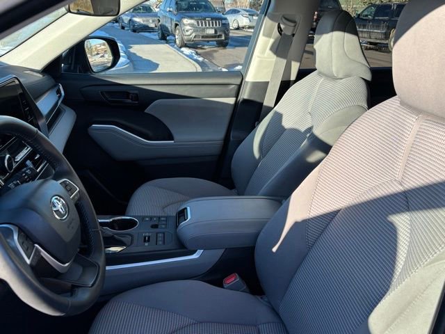 Used 2024 Toyota Highlander LE image 10
