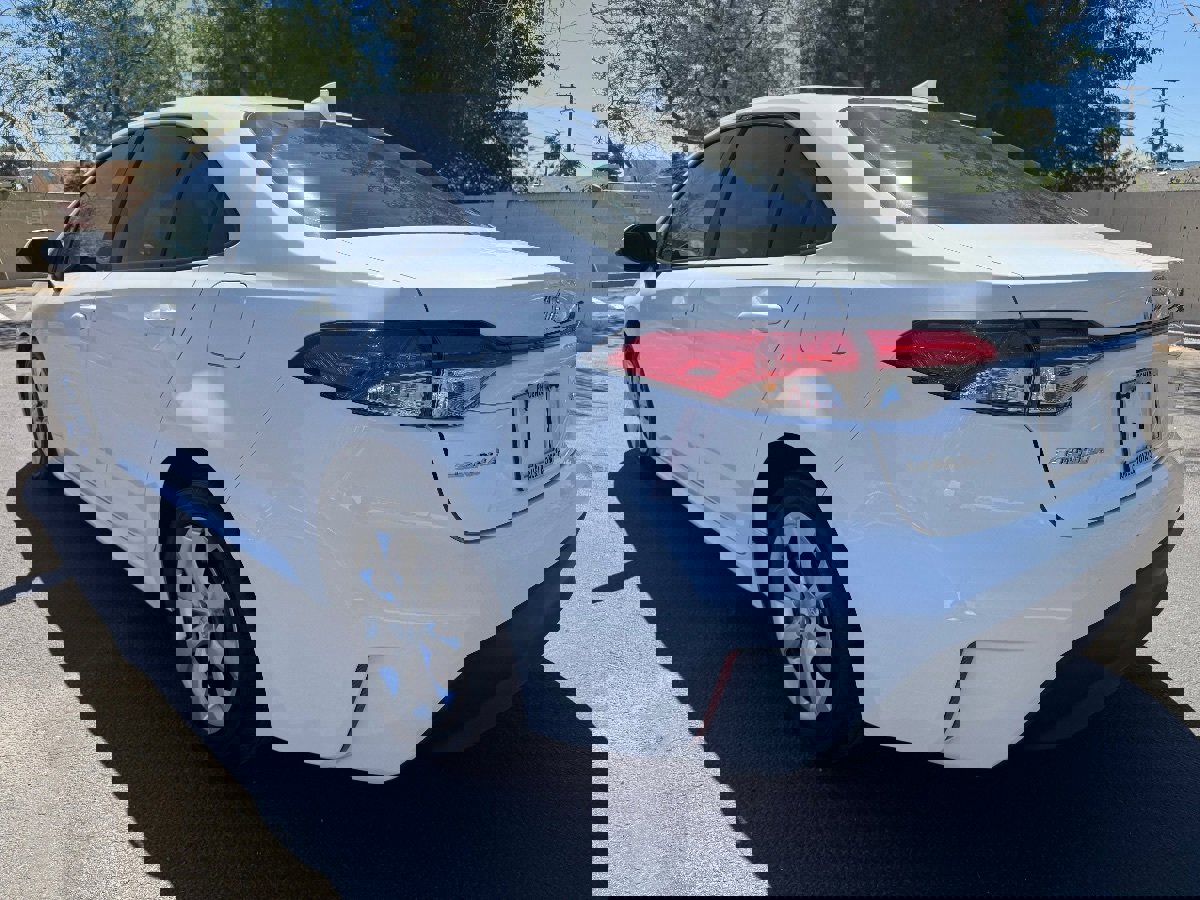 Used 2025 Toyota Corolla LE image 9