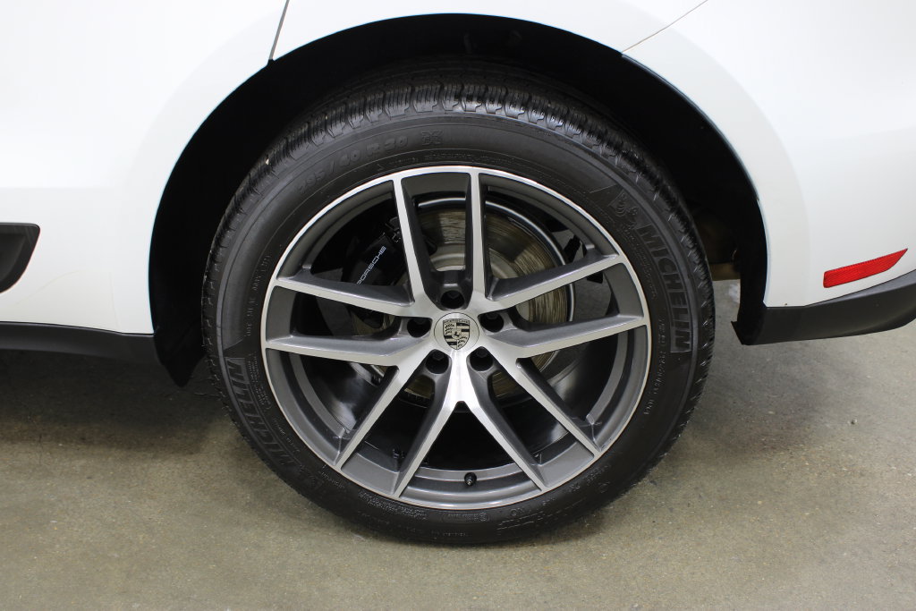 Used 2023 Porsche Macan AWD/4WD image 13