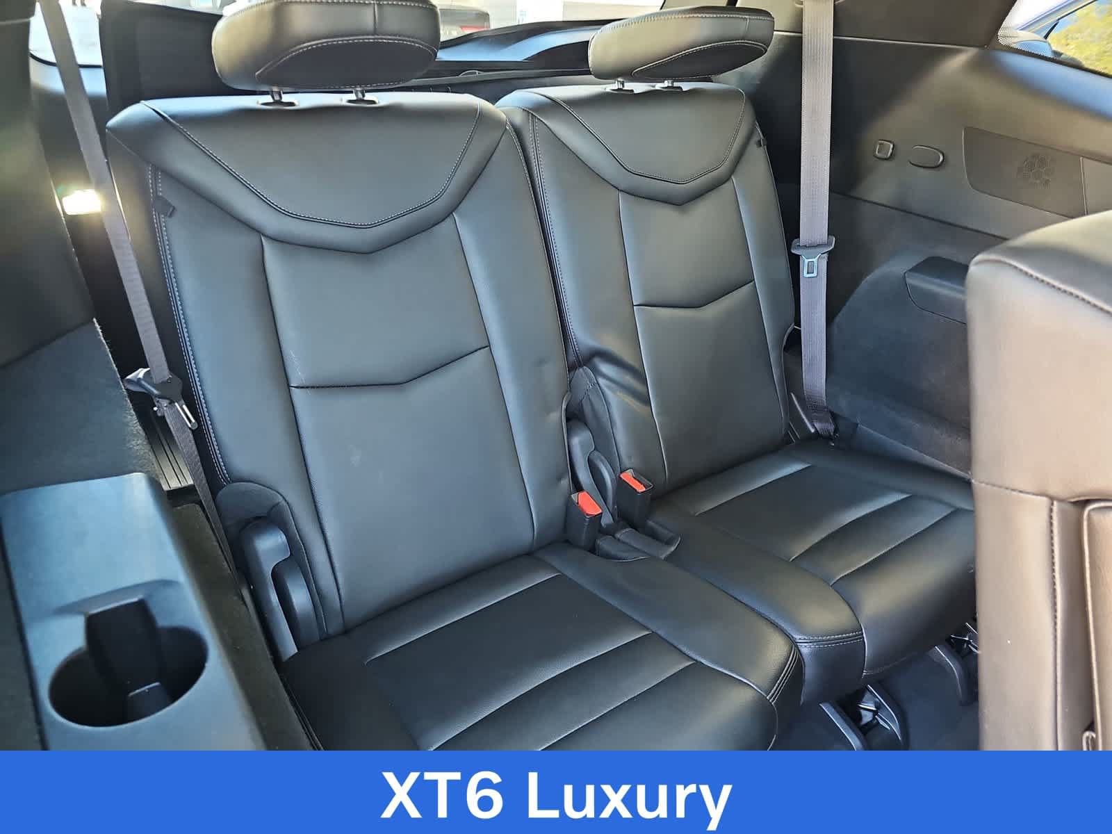 Used 2024 Cadillac XT6 Luxury w/ LPO, Floor Liner Package FWD image 28