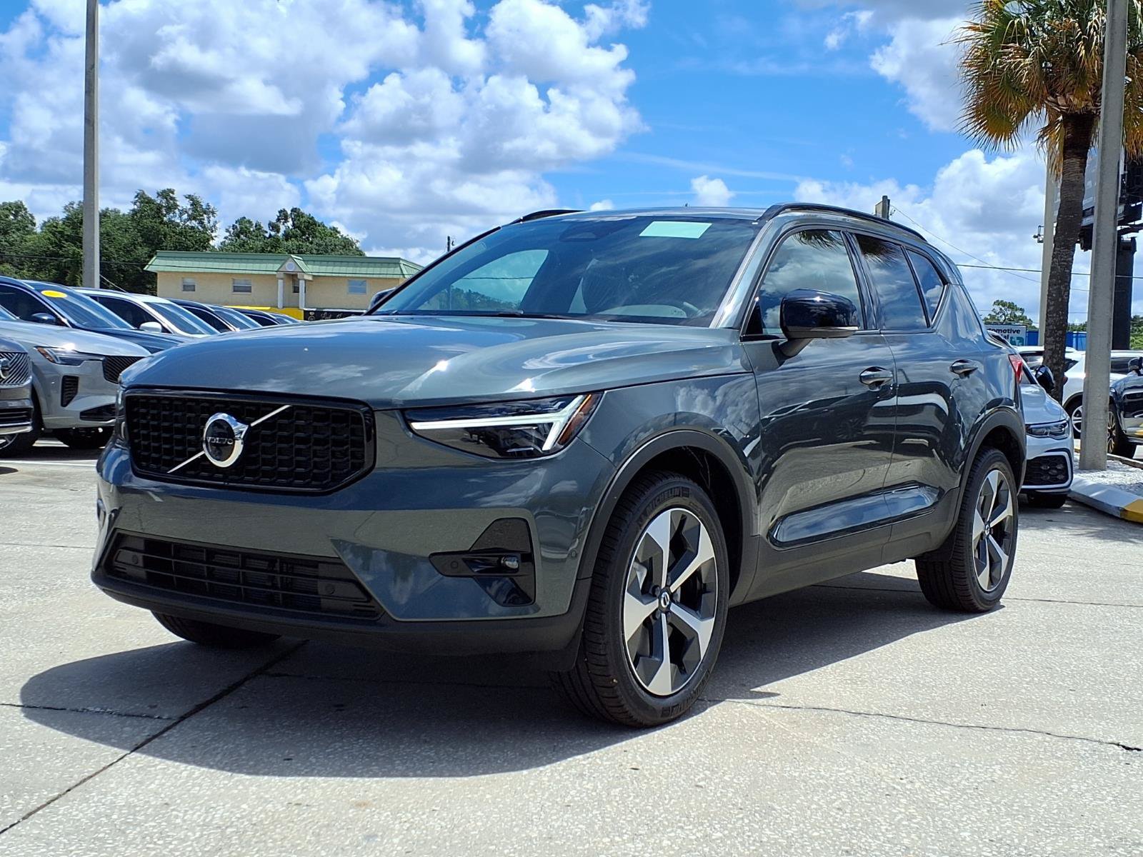 New 2026 Volvo XC40 B5 Plus w/ Climate Package AWD/4WD image 3