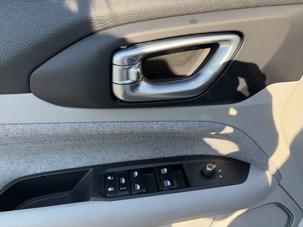 Used 2024 Jeep Compass Latitude image 14