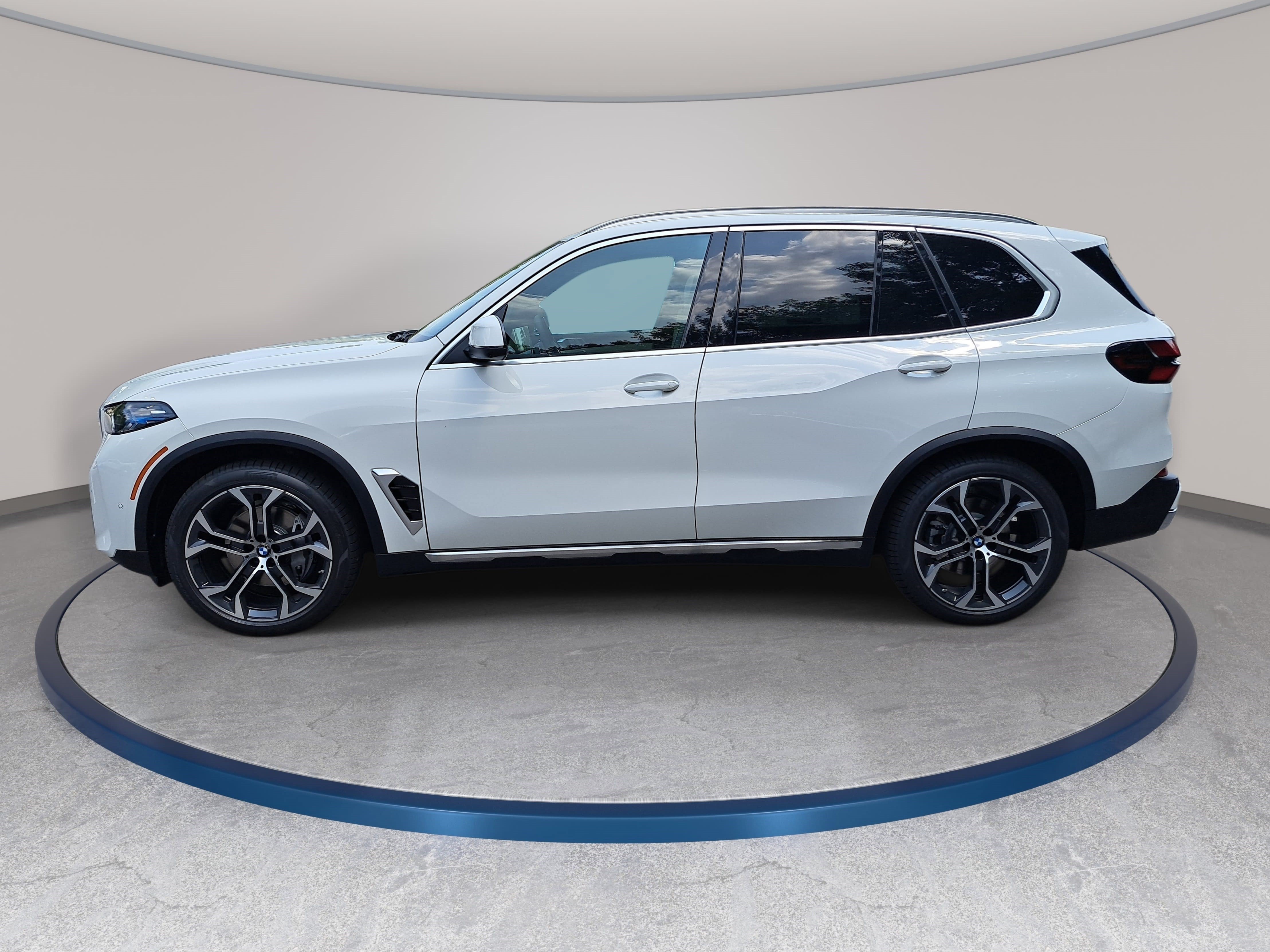 New 2026 BMW X5 M60i AWD/4WD image 8