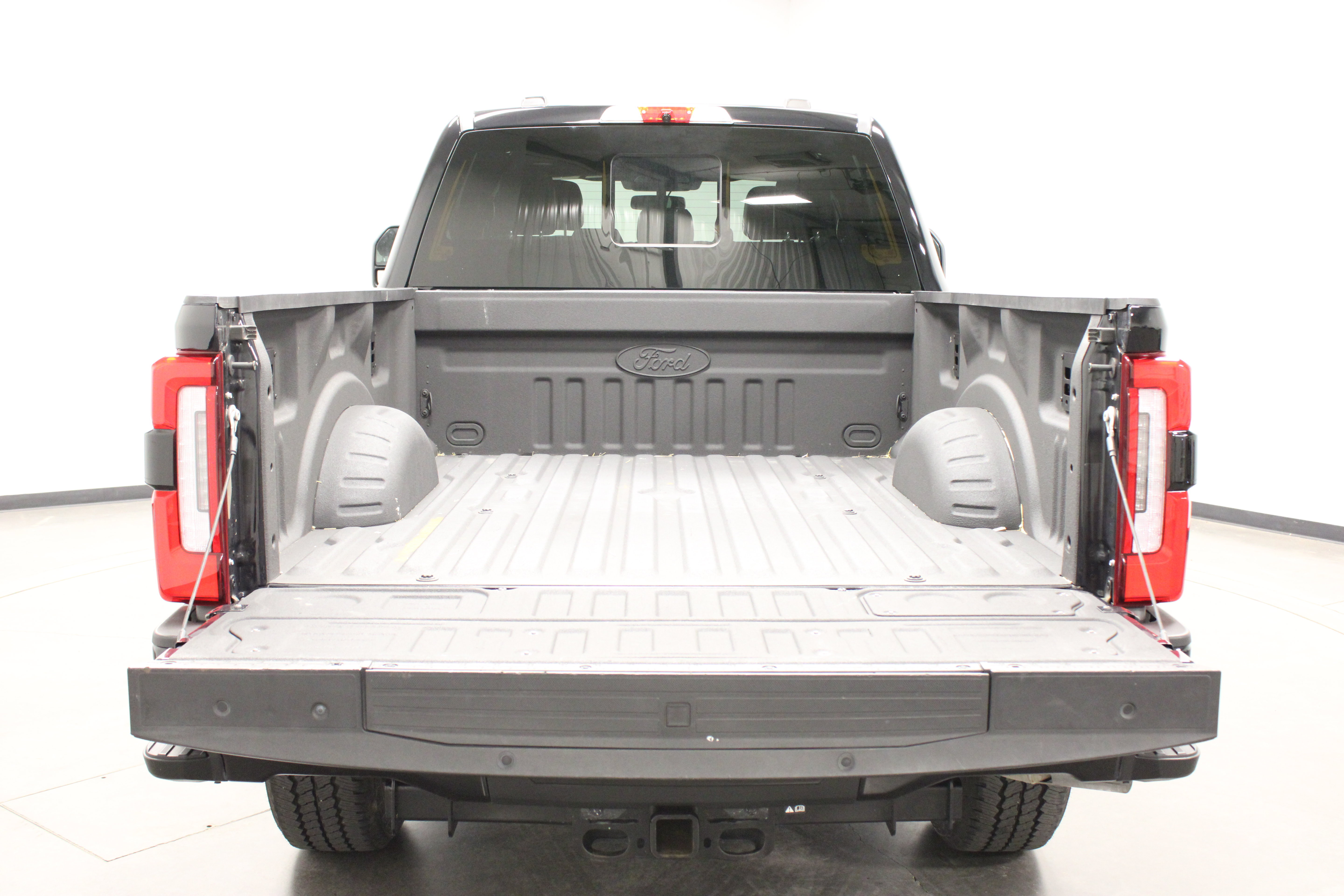 Used 2024 Ford F350 Platinum w/ FX4 Off-Road Package AWD/4WD image 17