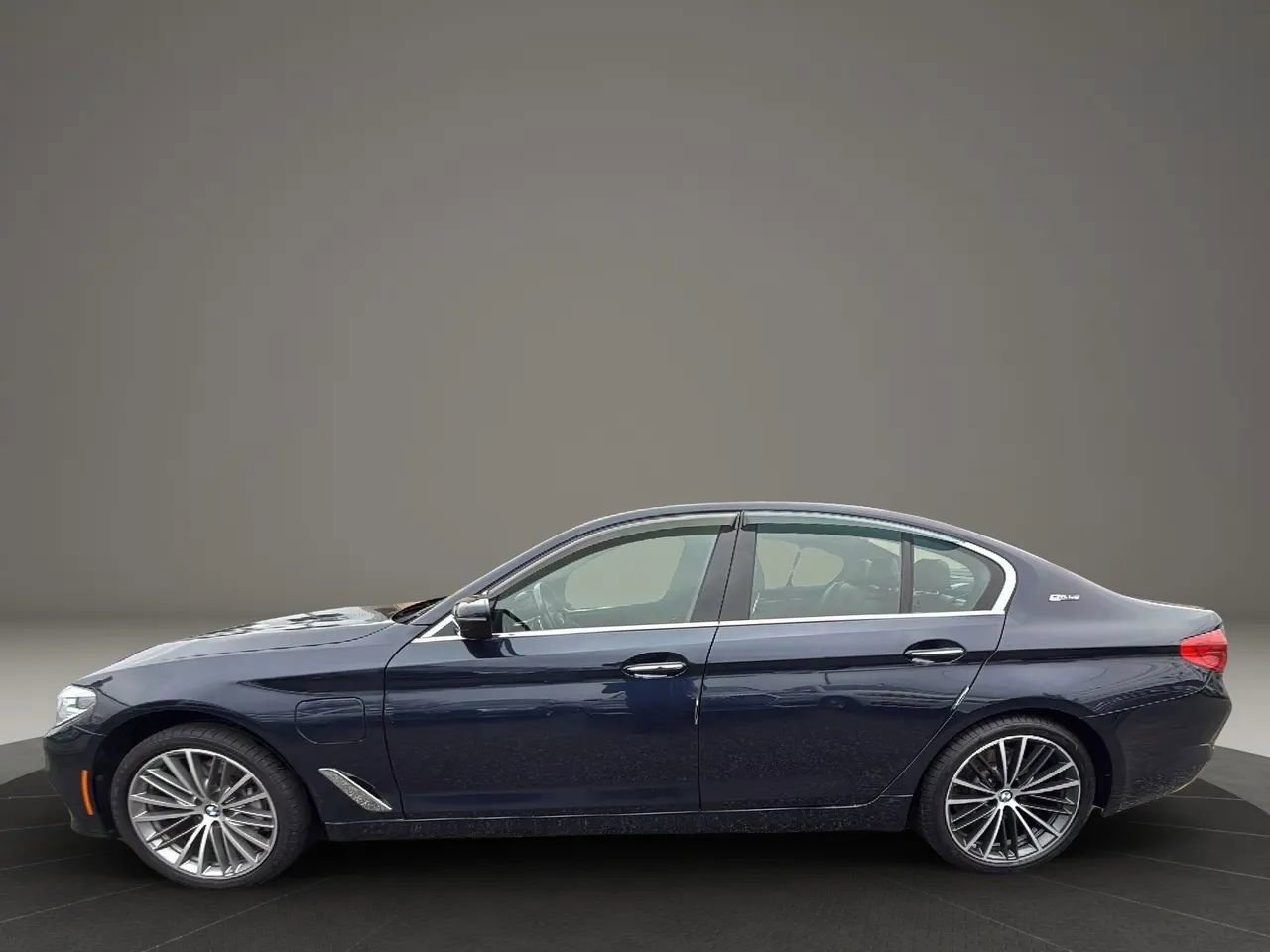Used 2018 BMW 530e xDrive image 8