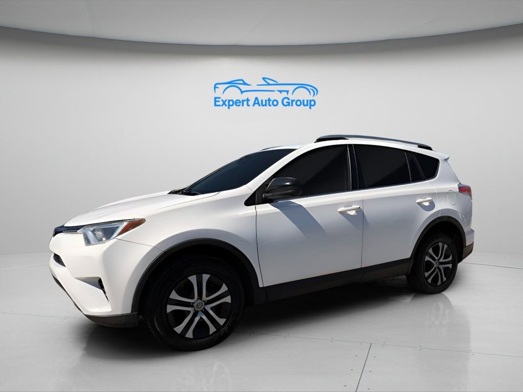 Used 2018 Toyota RAV4 LE image 4