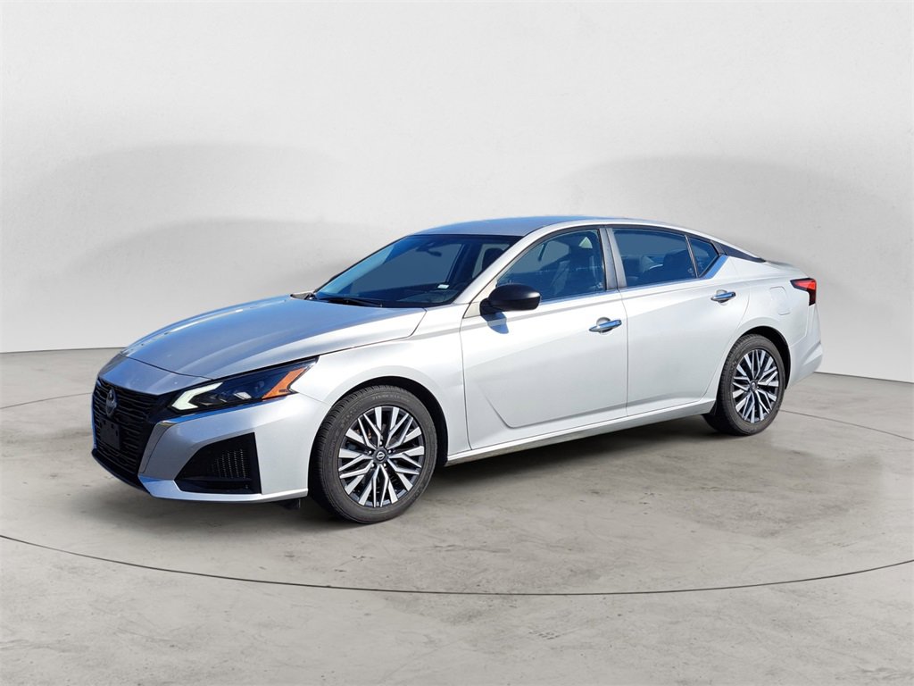Used 2024 Nissan Altima 2.5 SV image 7