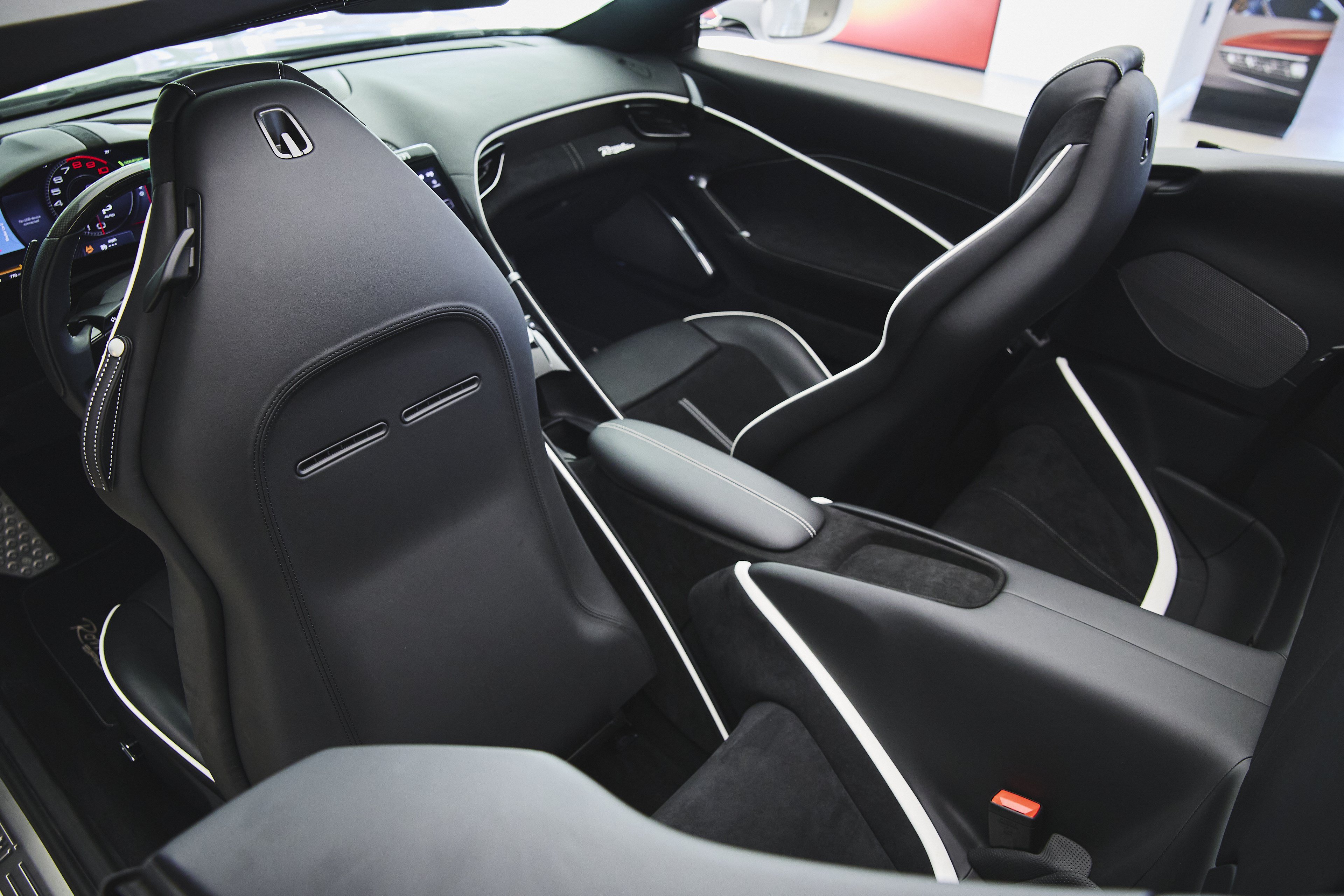 Used 2024 Ferrari Roma Spider RWD image 23
