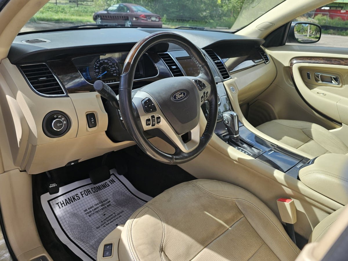 Used 2013 Ford Taurus Limited FWD image 10