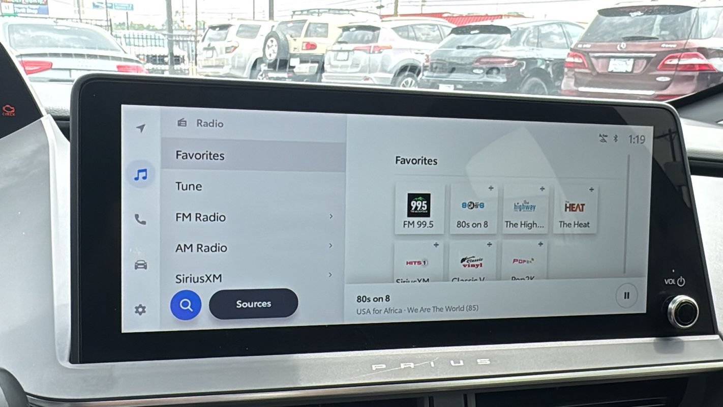 Used 2024 Toyota Prius XLE FWD image 29