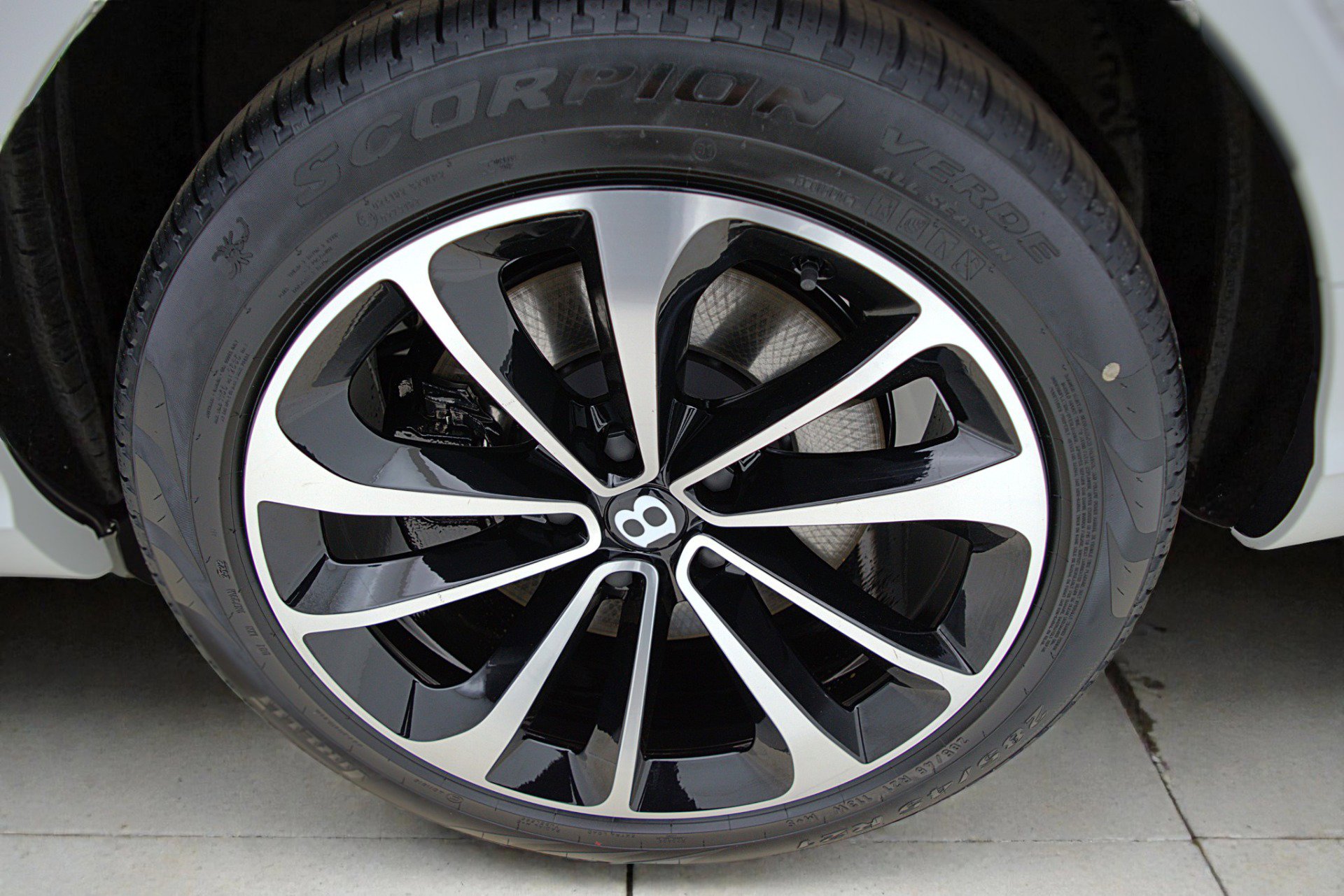 Used 2023 Bentley Bentayga Extended Wheelbase image 55