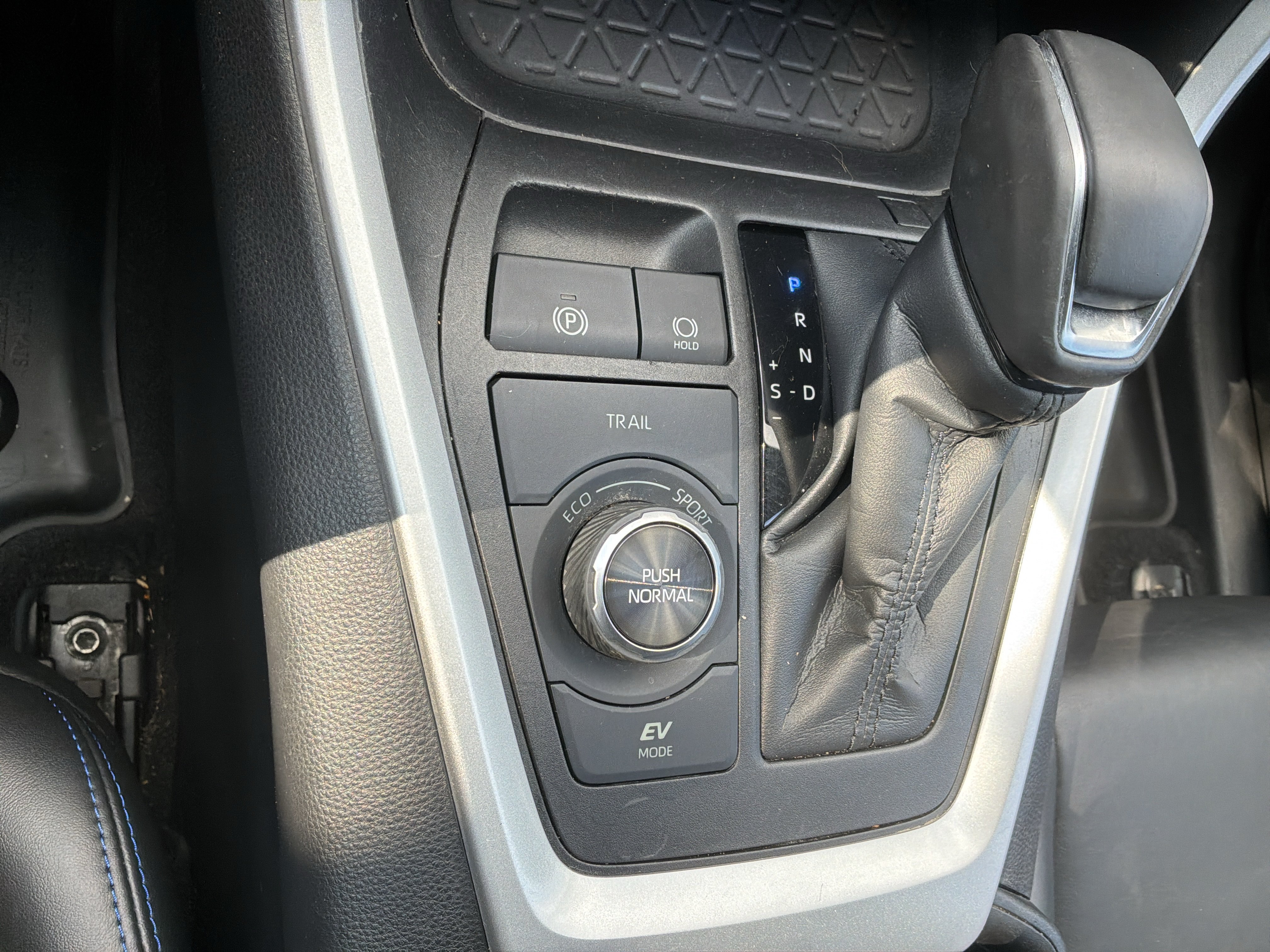 Used 2022 Toyota RAV4 XSE AWD/4WD image 26