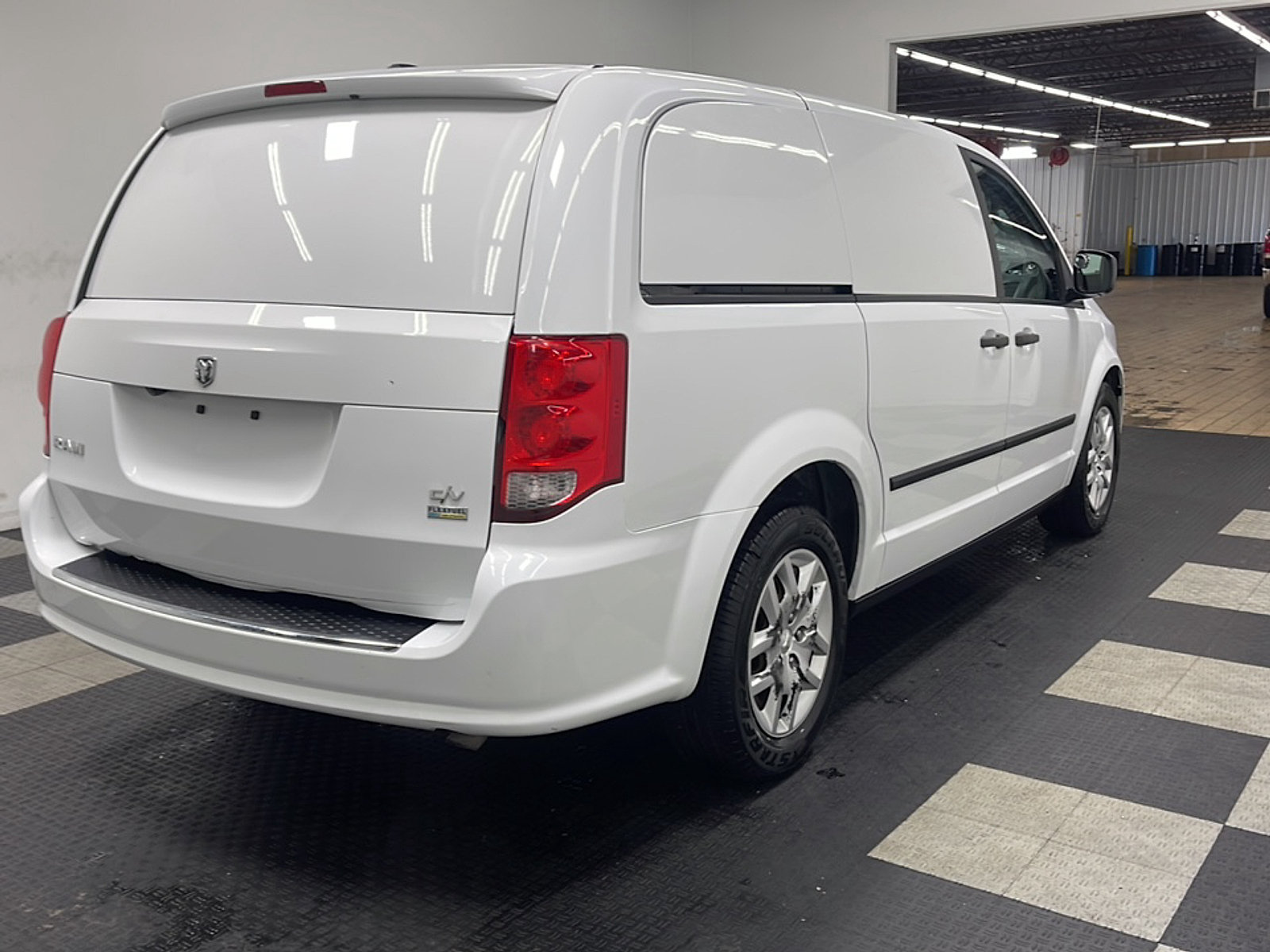 Used 2014 RAM C/V Tradesman w/ UConnect Hands-Free Group FWD image 16