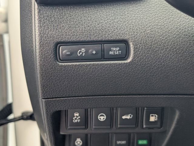 Used 2019 Nissan Rogue SV w/ Premium Package FWD image 27