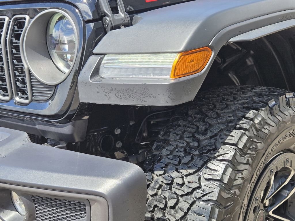 Used 2025 Jeep Wrangler Unlimited Rubicon w/ XTREMEE 35" Tire Package AWD/4WD image 5