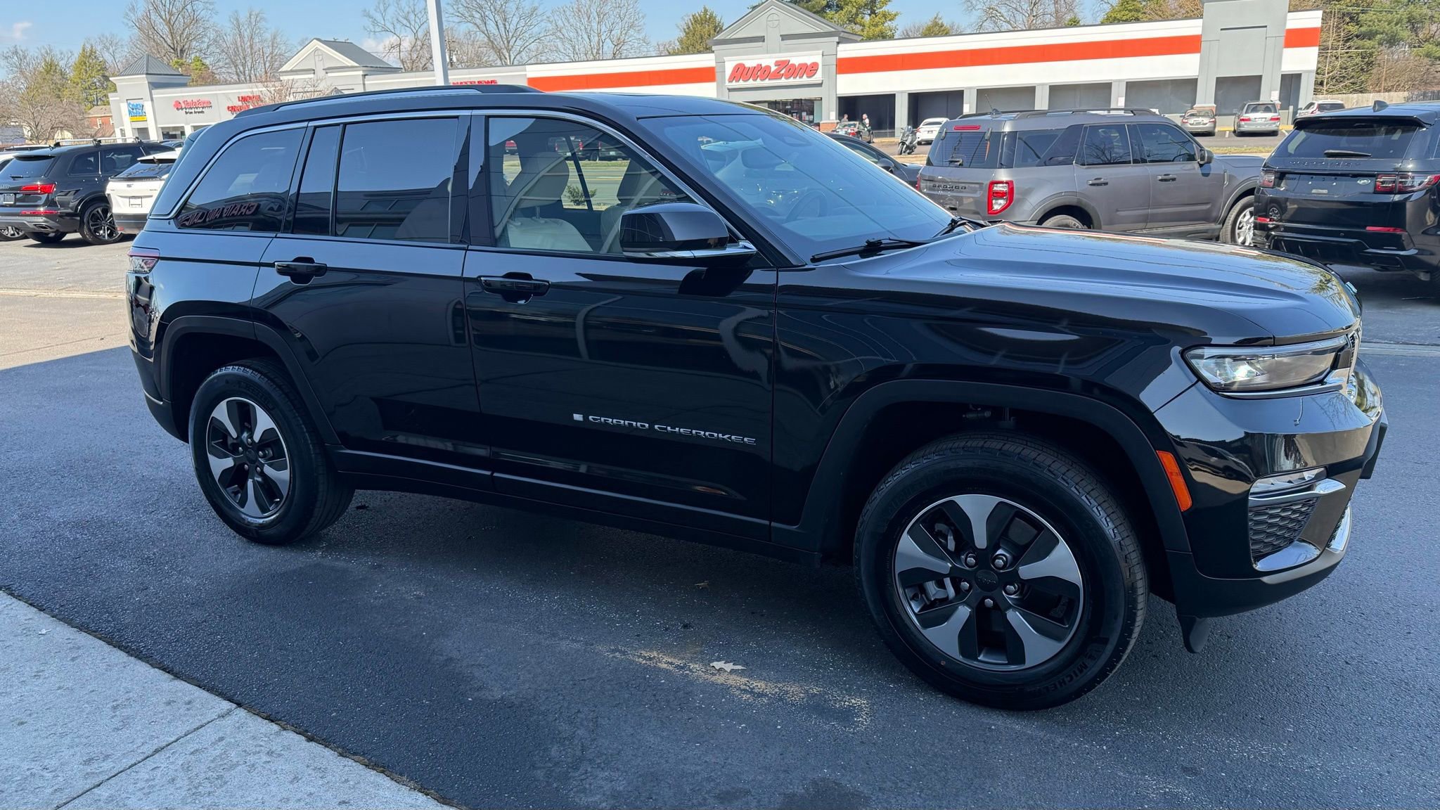 Used 2023 Jeep Grand Cherokee 4WD 4xe image 6