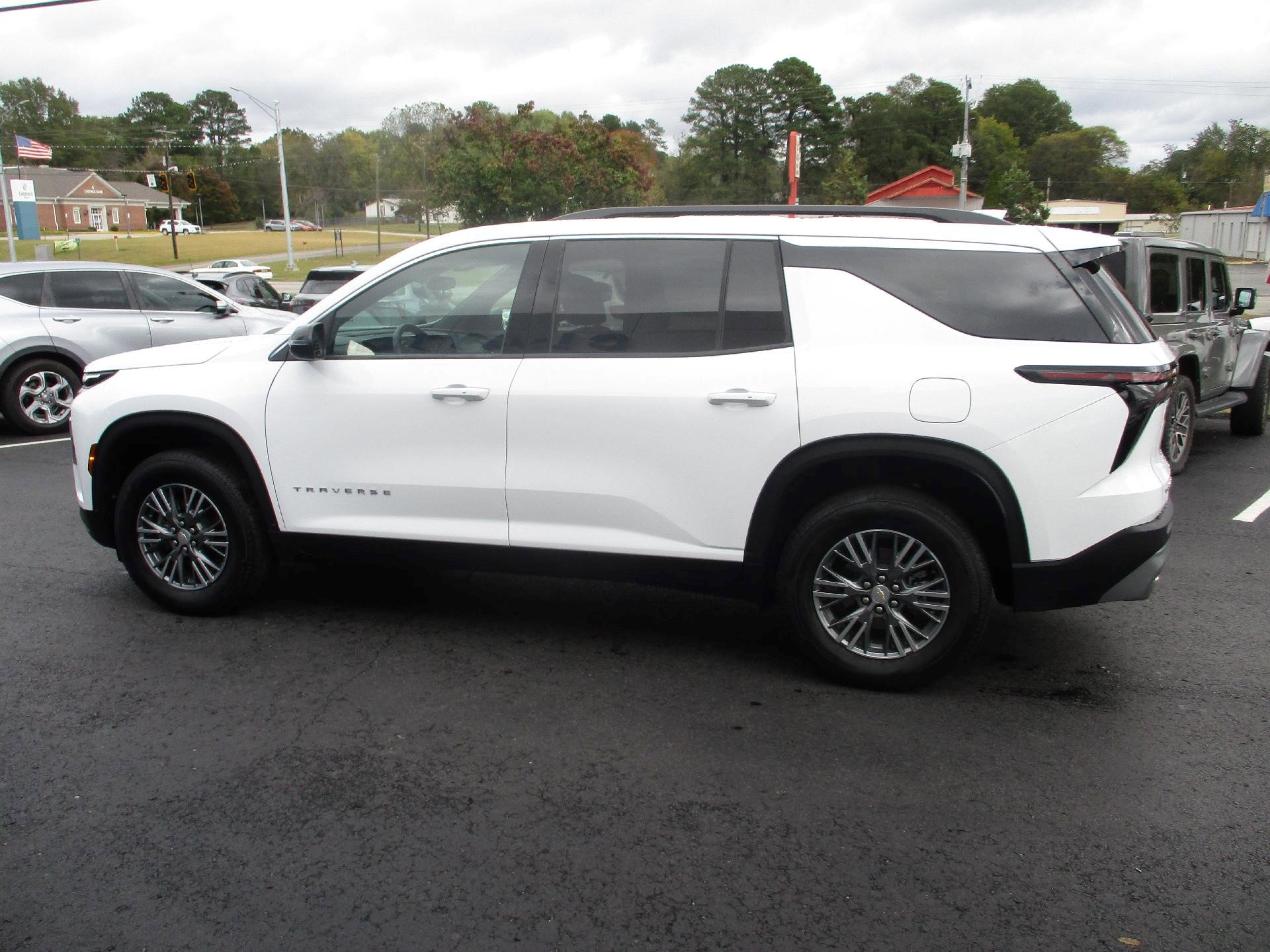 Certified 2025 Chevrolet Traverse LT image 8