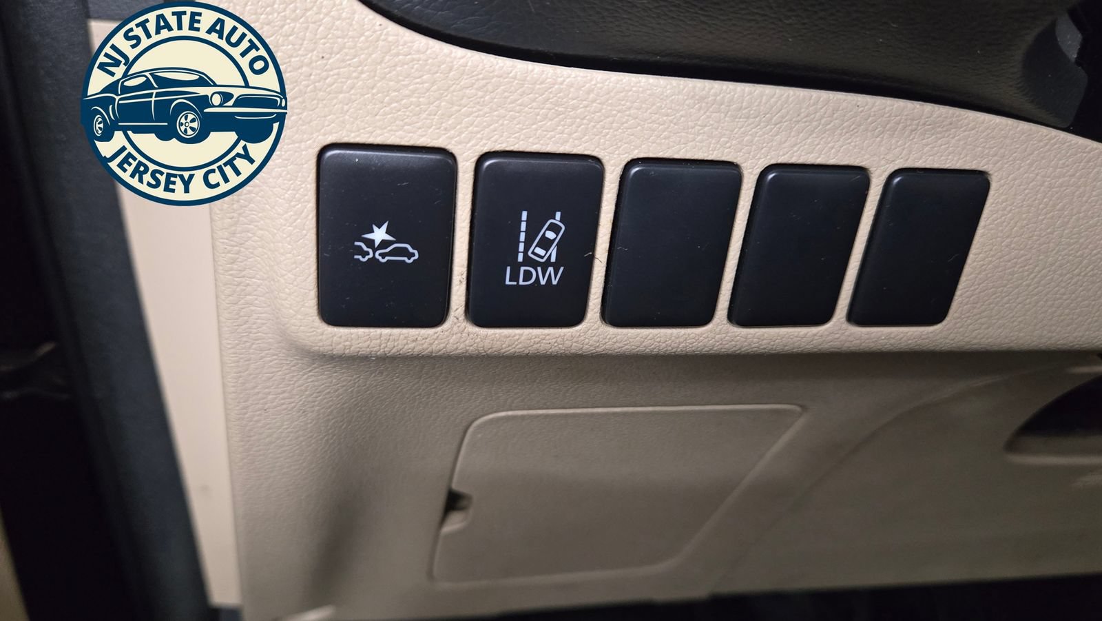 Used 2016 Mitsubishi Outlander SEL AWD/4WD image 24