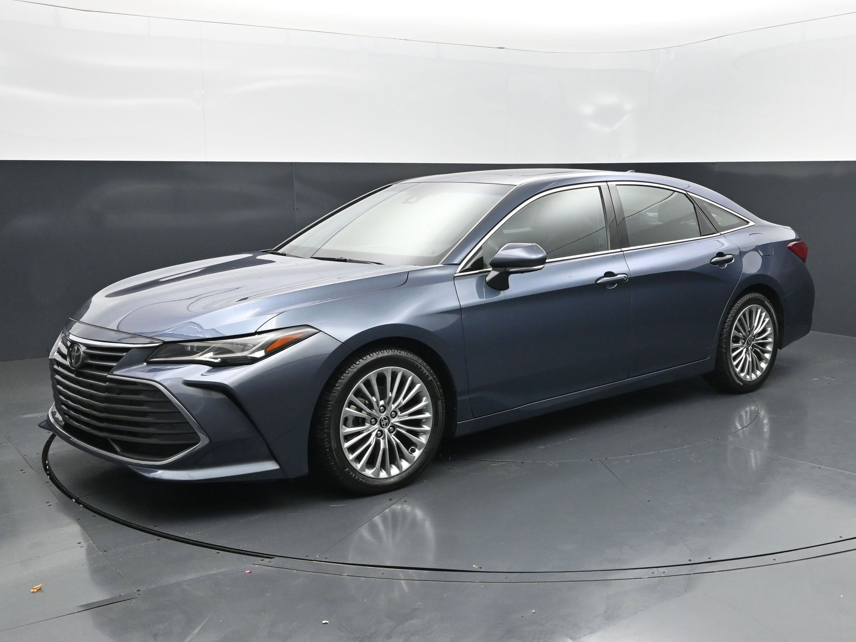 Used 2022 Toyota Avalon Limited w/ Advanced Safety Package FWD image 1