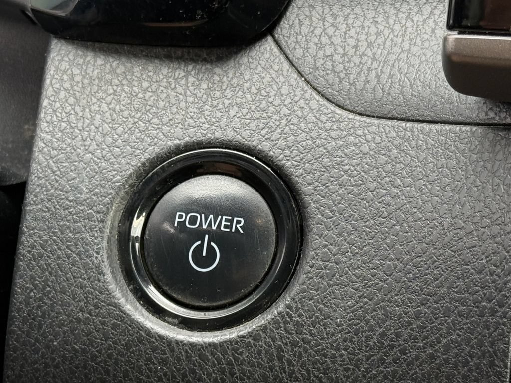 Used 2025 Toyota Camry SE FWD image 31