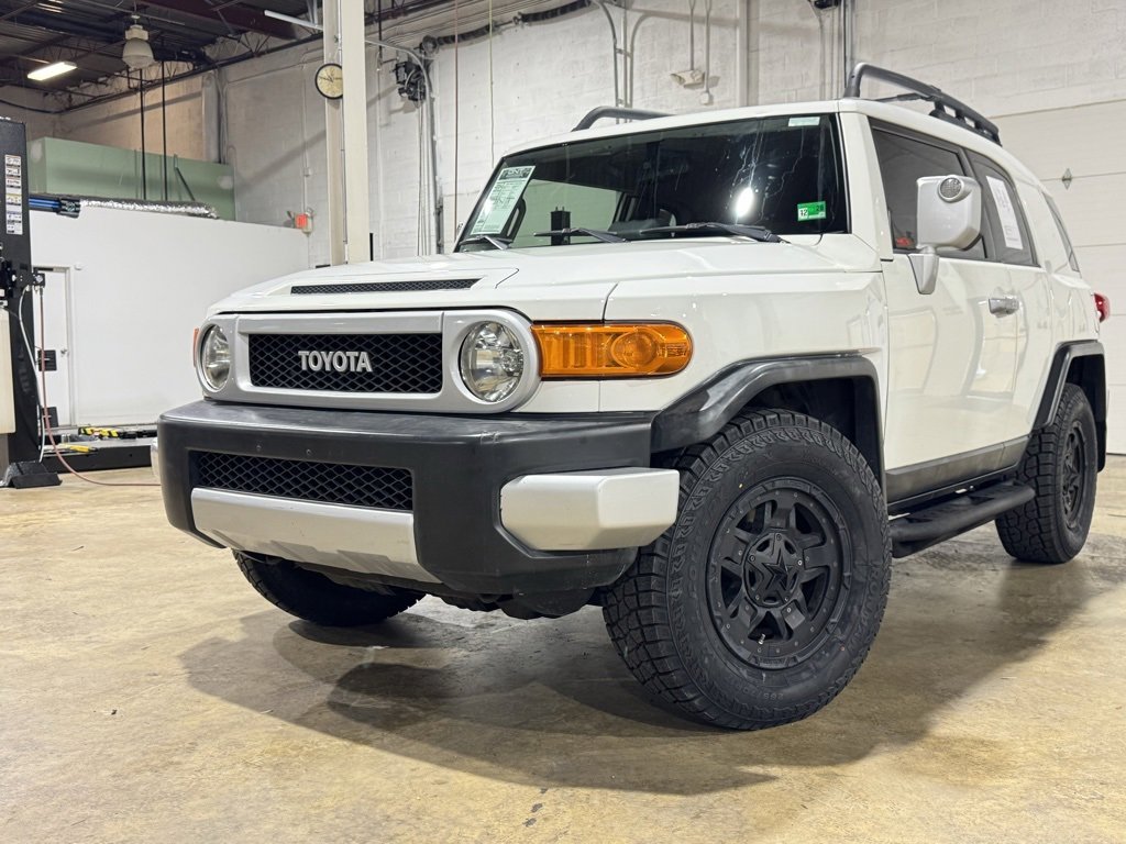 Used 2011 Toyota FJ Cruiser 2WD image 2