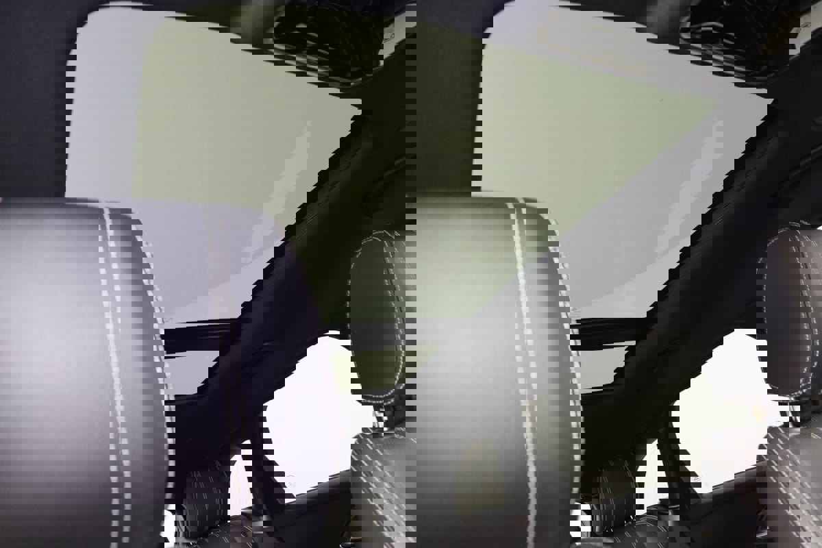 Used 2021 Land Rover Range Rover Velar R-Dynamic S image 11