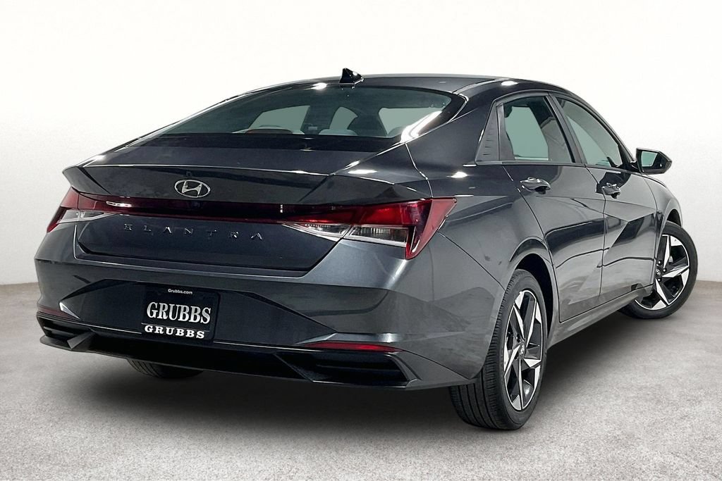 Used 2023 Hyundai Elantra SEL w/ Convenience Package FWD image 2