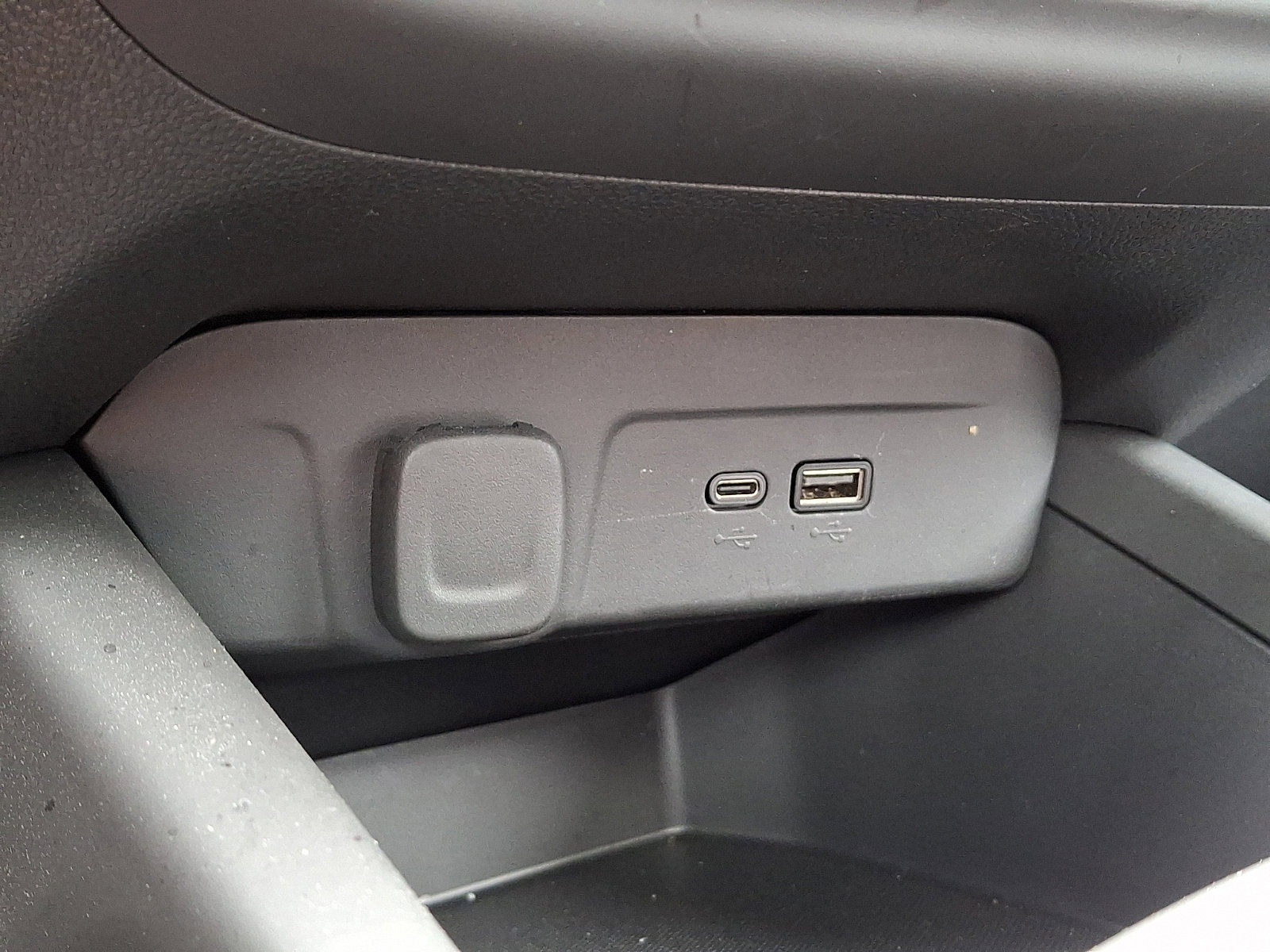 Certified 2024 Chevrolet Trax RS w/ Sunroof Package FWD image 24