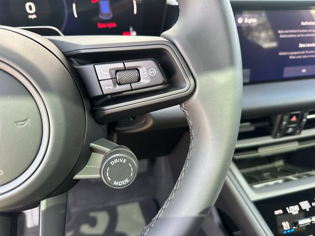 Used 2026 Porsche Macan Electric RWD image 17