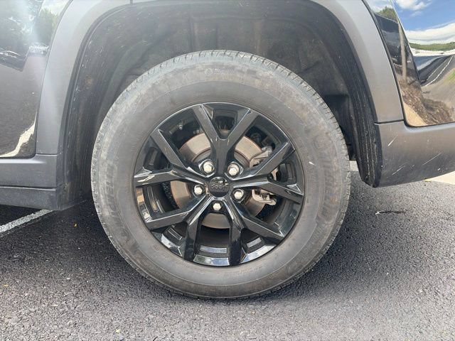 Used 2024 Jeep Grand Cherokee Altitude AWD/4WD image 11