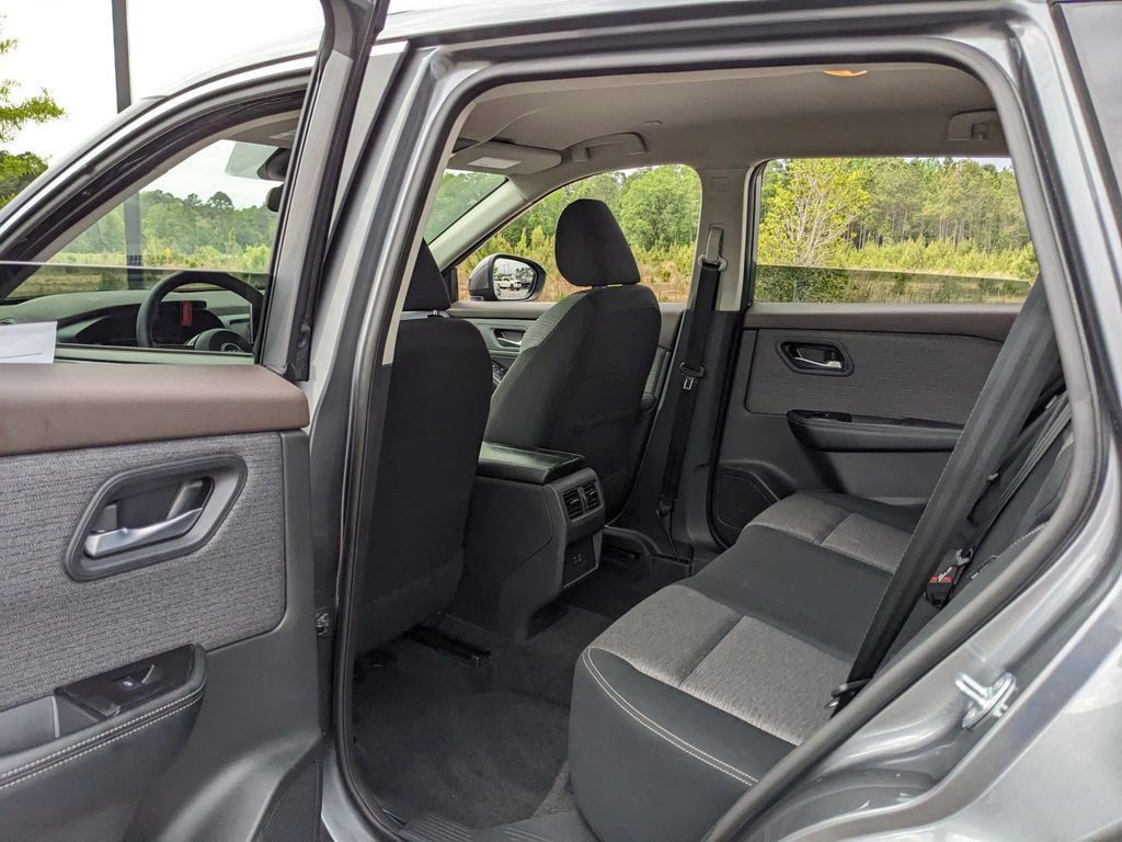 Used 2023 Nissan Rogue SV FWD image 35