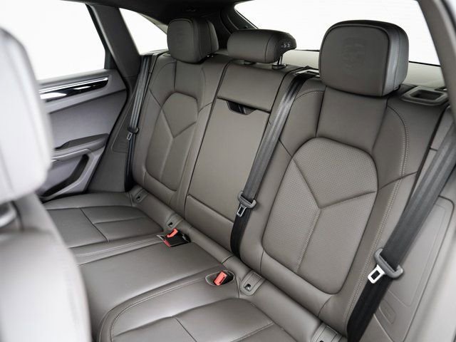 Certified 2025 Porsche Macan AWD/4WD image 26