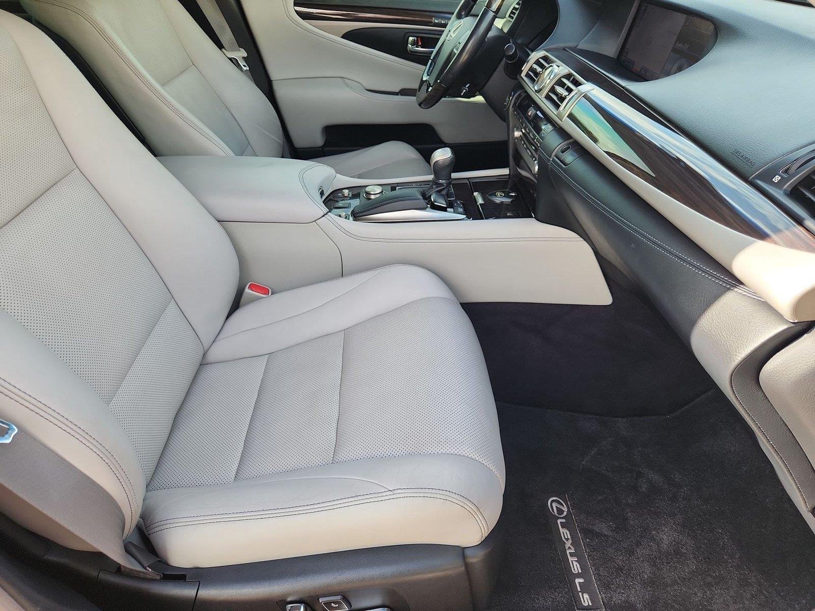 Used 2014 Lexus LS 460 w/ Comfort Package RWD image 29