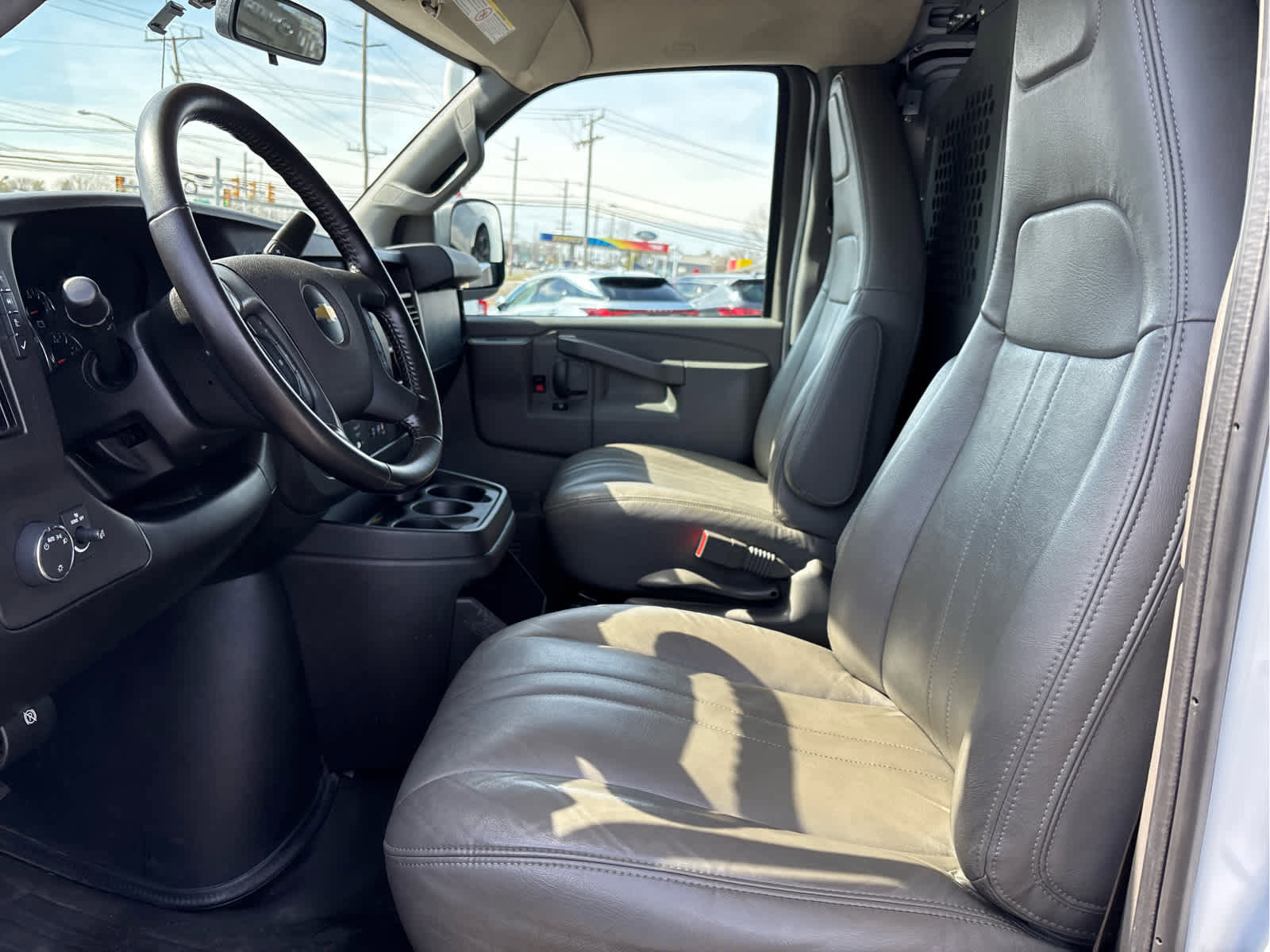 Used 2021 Chevrolet Express 3500 w/ Driver Convenience Package image 8