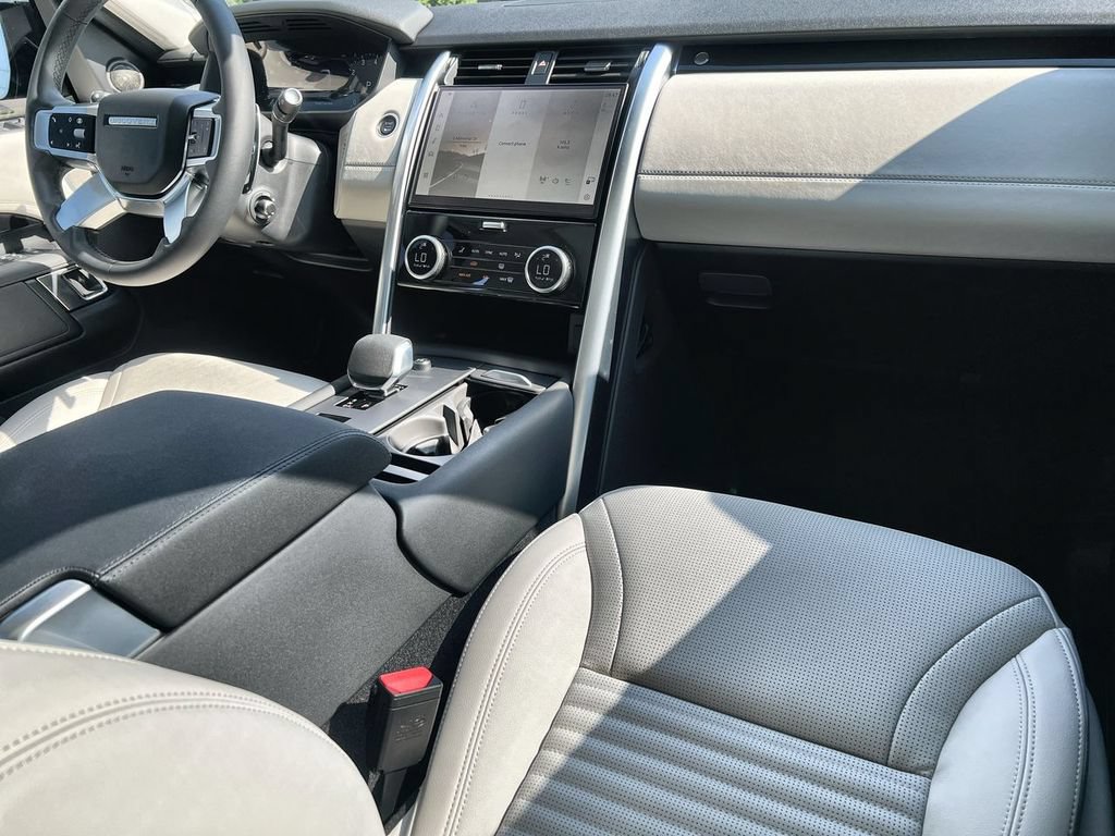 Used 2026 Land Rover Discovery S AWD/4WD image 14
