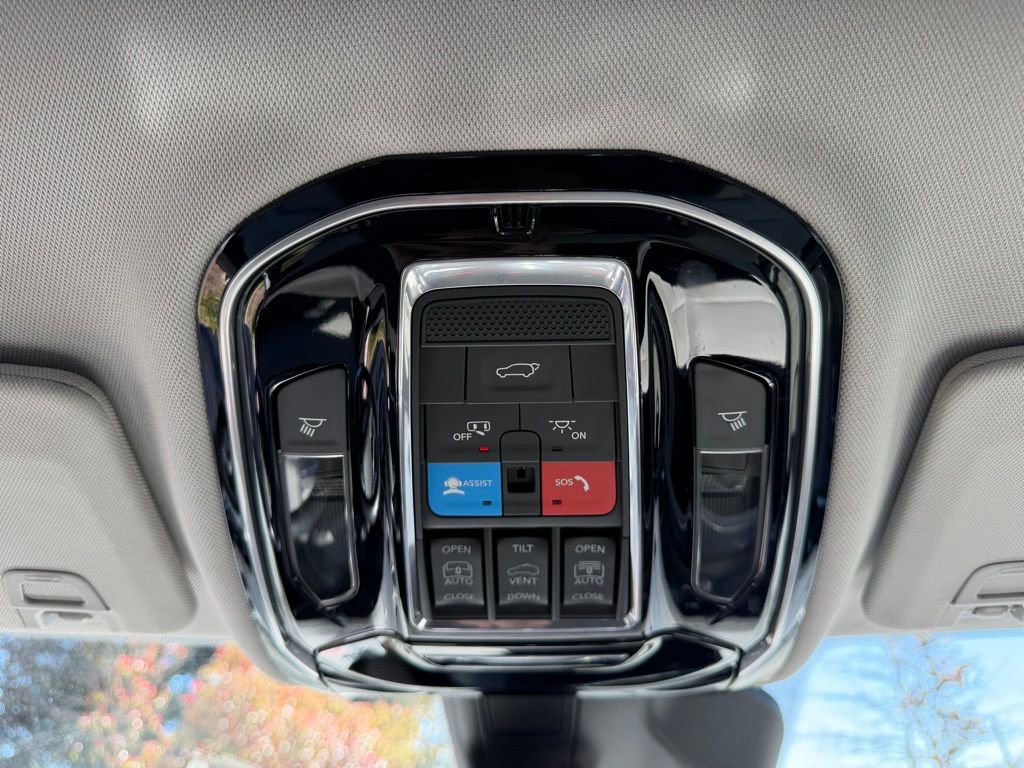 Used 2022 Jeep Grand Cherokee L Overland w/ Luxury Tech Group IV AWD/4WD image 29