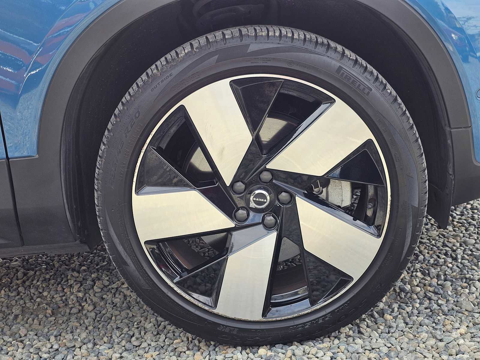 Certified 2023 Volvo C40 P8 Recharge Ultimate w/ Protection Package Premier image 9