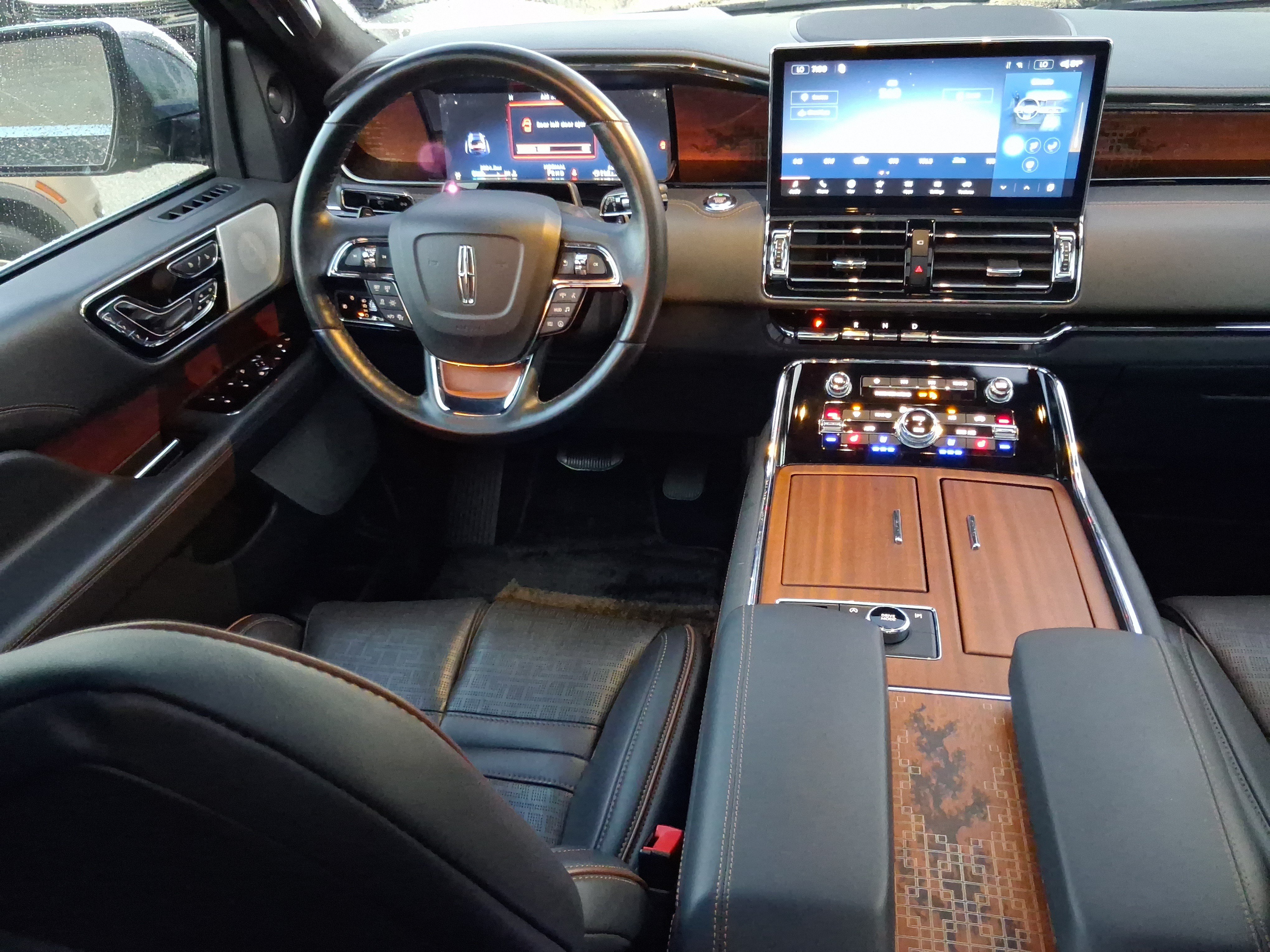Used 2024 Lincoln Navigator L Black Label AWD/4WD image 8